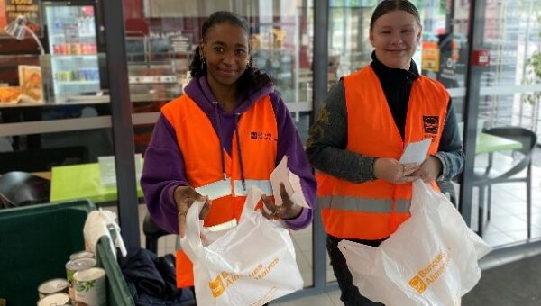 Mission Locale et les jeunes engagés pour la solidarité.